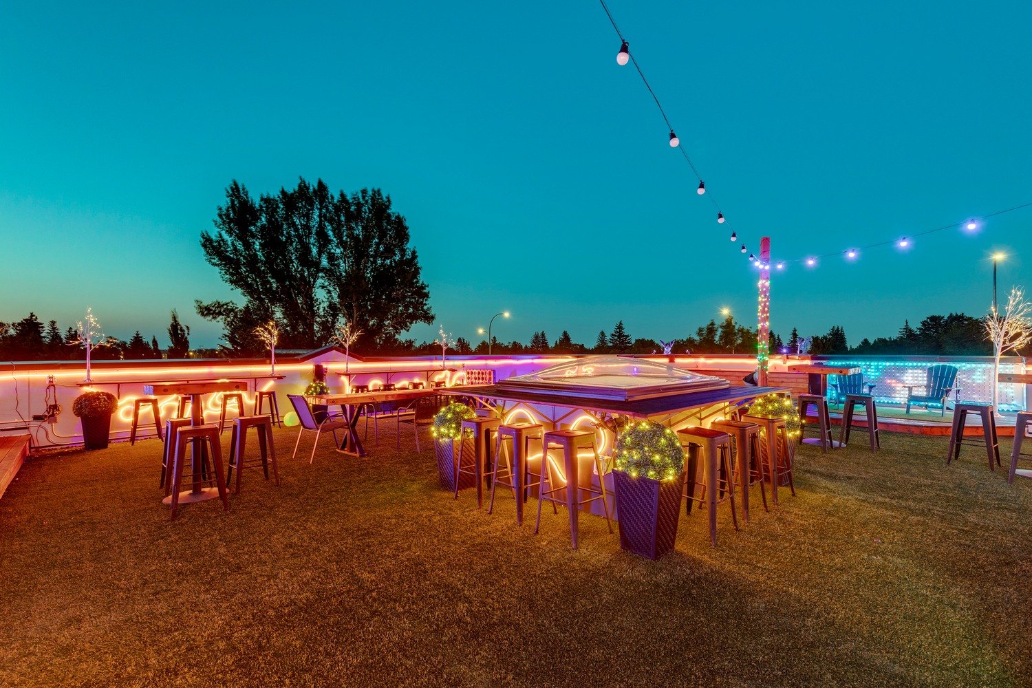 Centre Bar · Twilight
