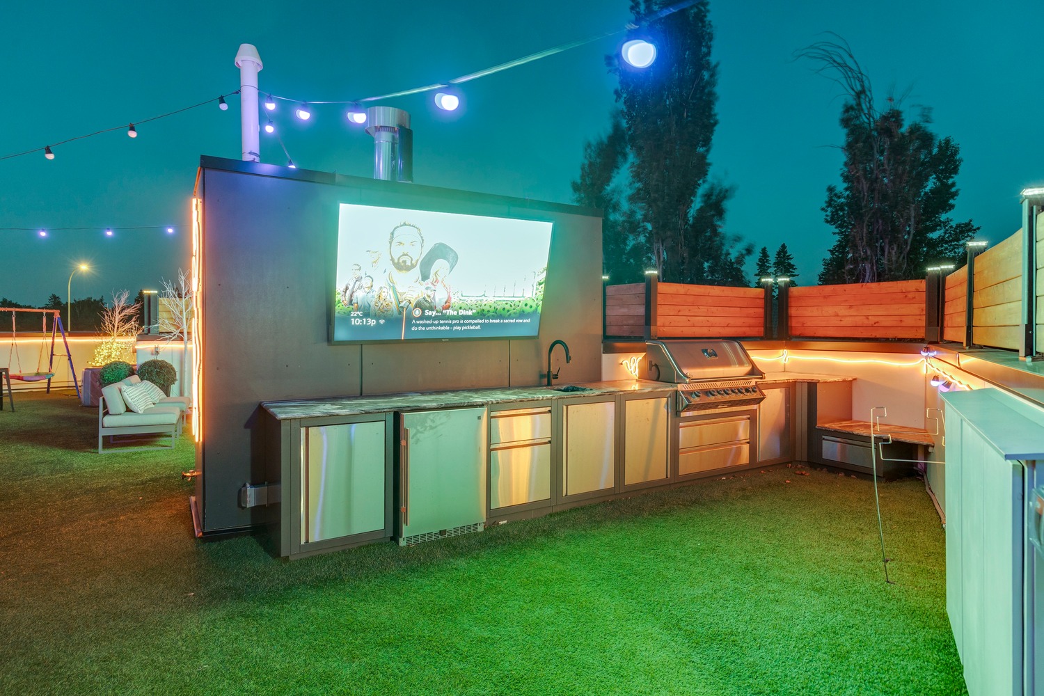 Rooftop Kitchen & Screen
