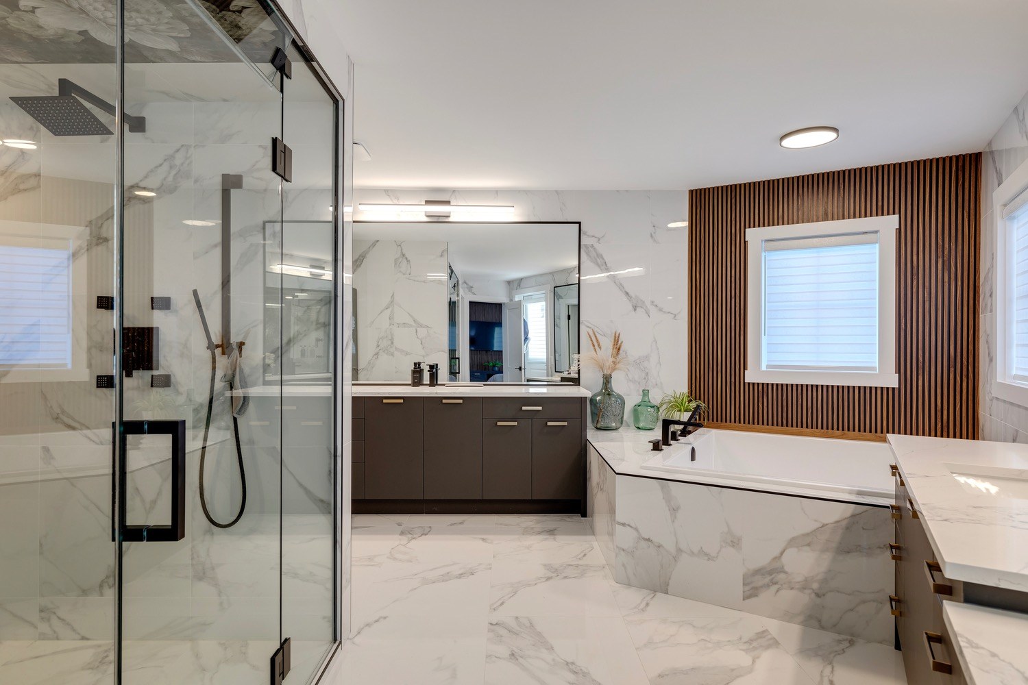 Spa Ensuite · Soaking Tub